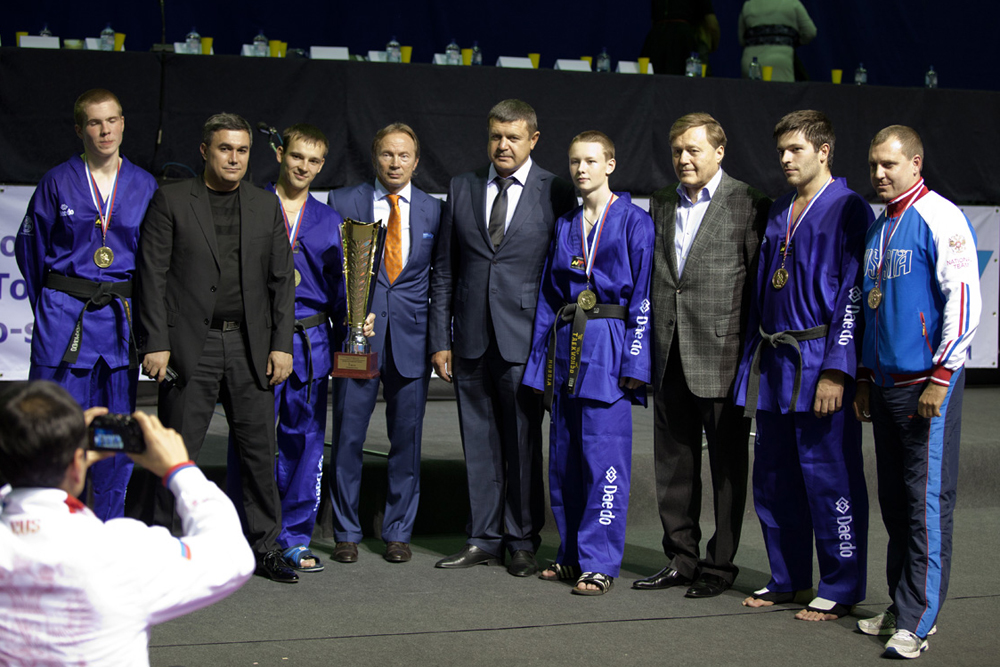 Победители командного турнира по тхэквондо ВТФ - команда Санкт-Петербурга на Фестивале боевых искусств "Кубок Балтийского моря", 2013 год